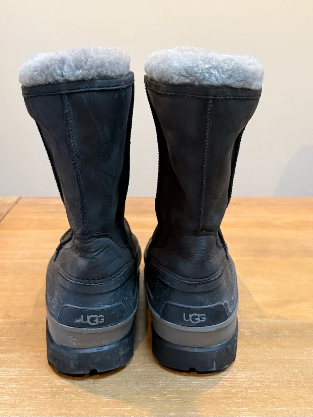 RARE UGG Australia Mns Gray Pueblo Boot Waterproof Leather Rubber Sheepskin Sz13
